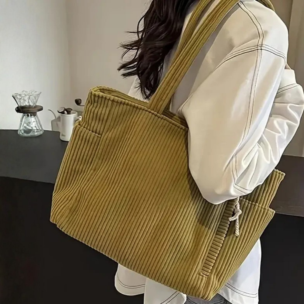 Sienna | Spacious and eye-catching — VeganLeather Tote with Cord Detail