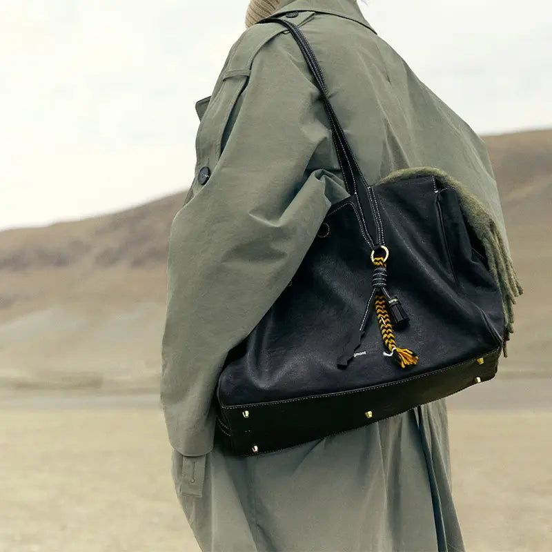 Jonathan | Spacious travel bag made of Vegan Leather
