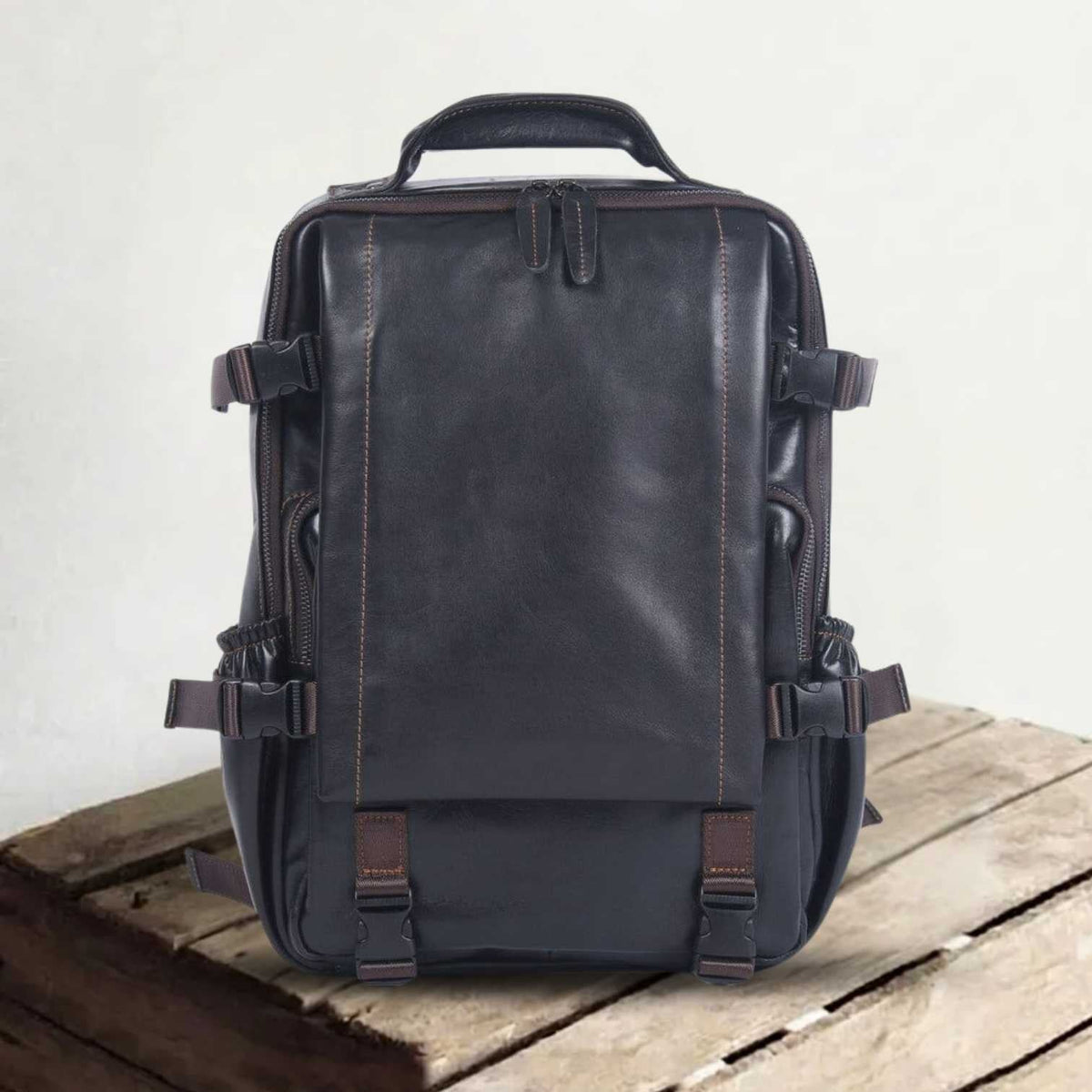 Matthew | Laptop backpack made of Vegan Leather for work and travel