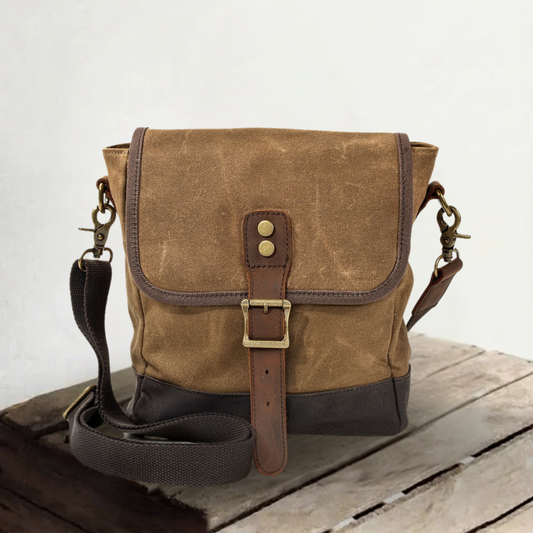 William | Compact bag made of Vegan Leather for everyday use