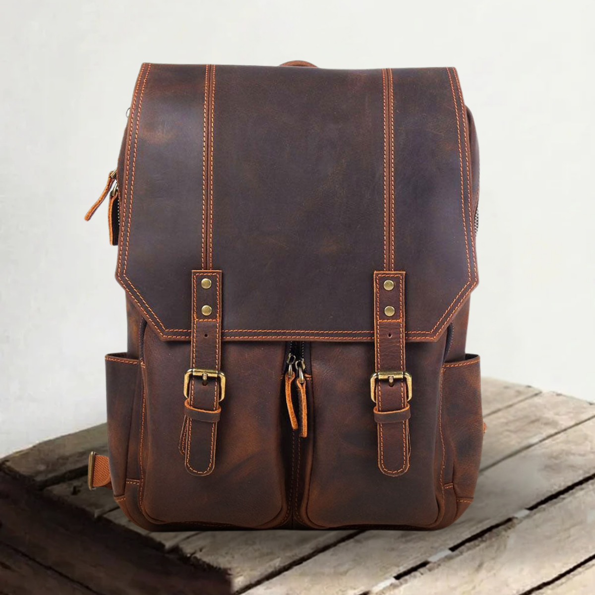 Robert | Sturdy travel backpack made of Vegan Leather